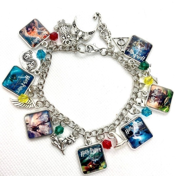 Harry Potter Special Edition Cover Charm Bracelet - Picture 2 of 10
